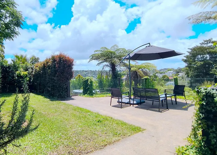 Spacious 7 Brs Retreat With 2 Kitchen And 3 Baths Movie Night Nice Garden
